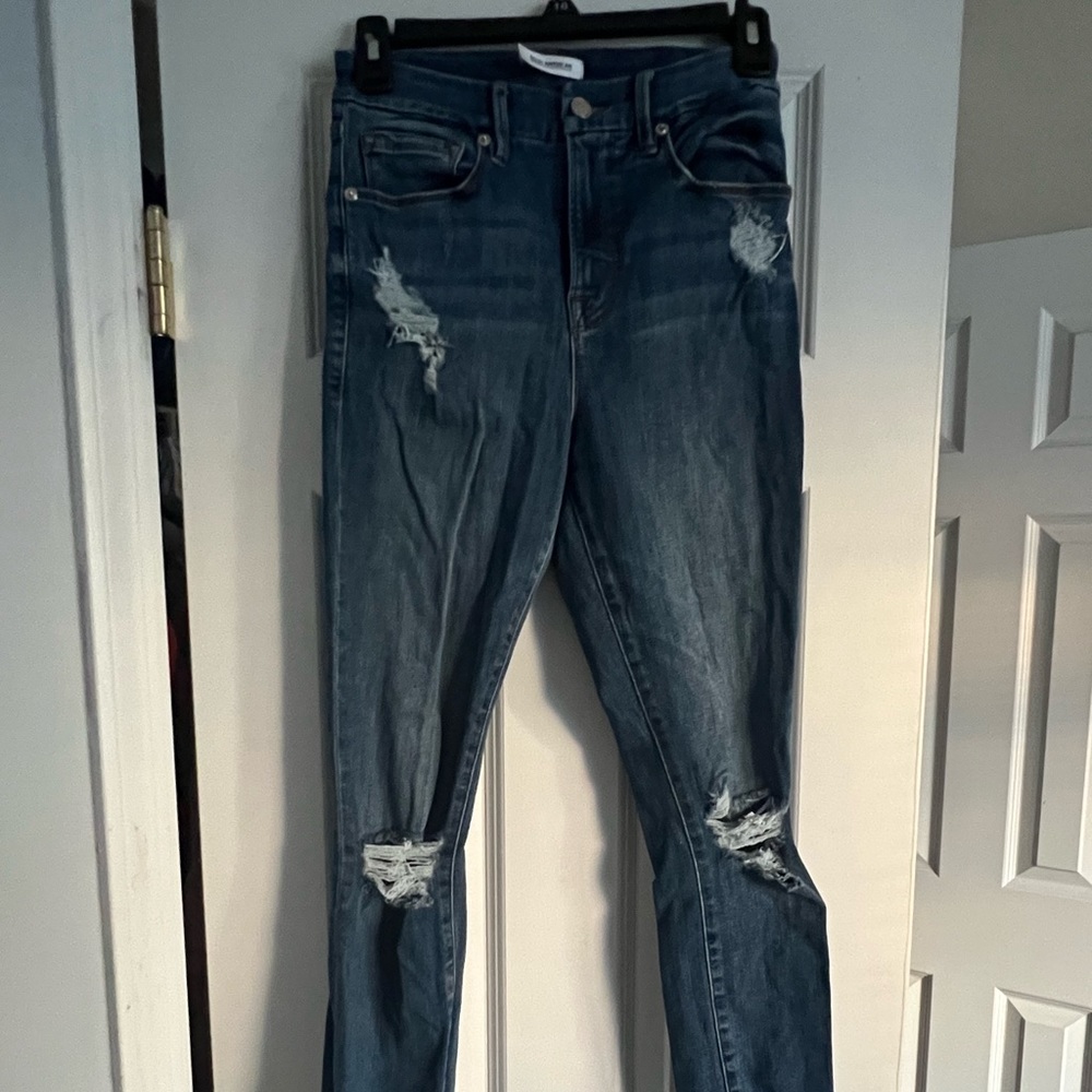 Good American skinny jeans with rips in knees